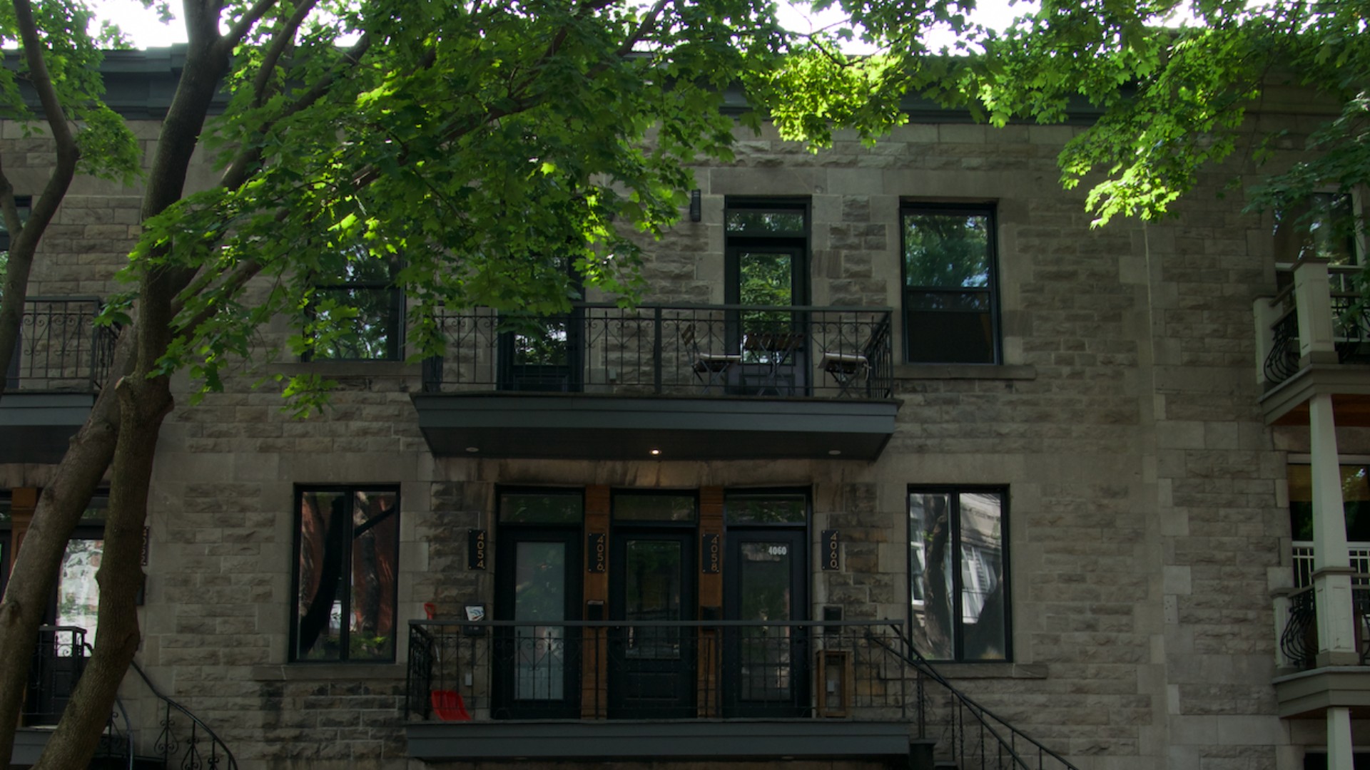 40484064 Rue Cartier, Montréal, QC H2K 4G4 Lux Architecture et Design